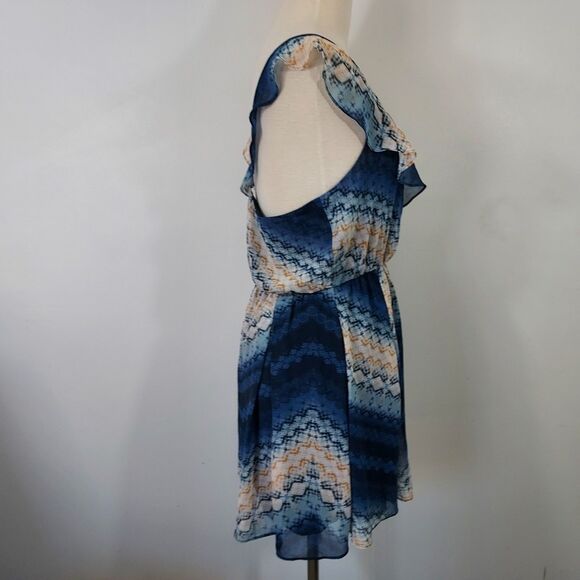 BCBGeneration Tunic Top Size Medium Flowy Chiffon Lined Sleeveless Ruffle V Neck - Picture 5 of 12